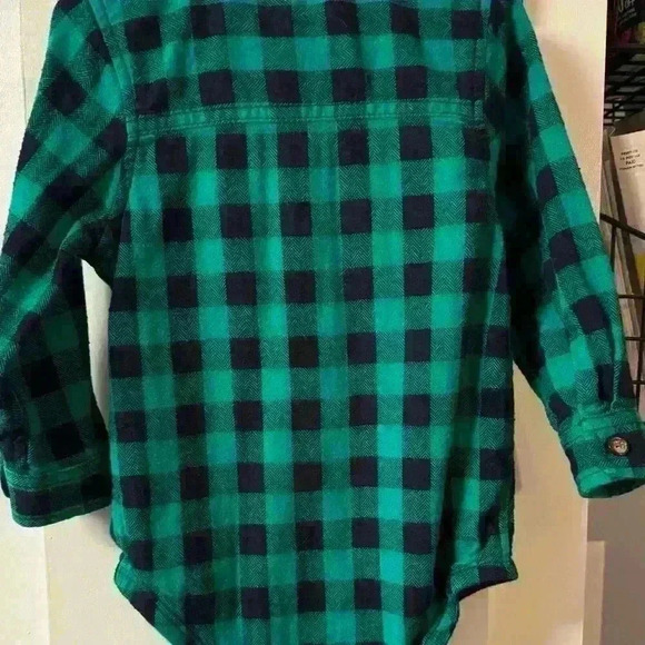 Oshkosh flannel onesie lined with a jersey material. size 12-18m EUC - Picture 2 of 3
